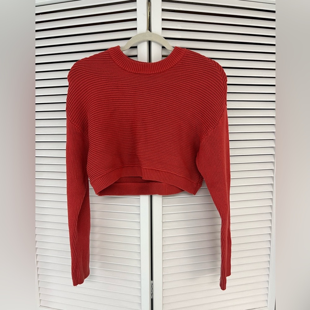 red cropped sweater size xs